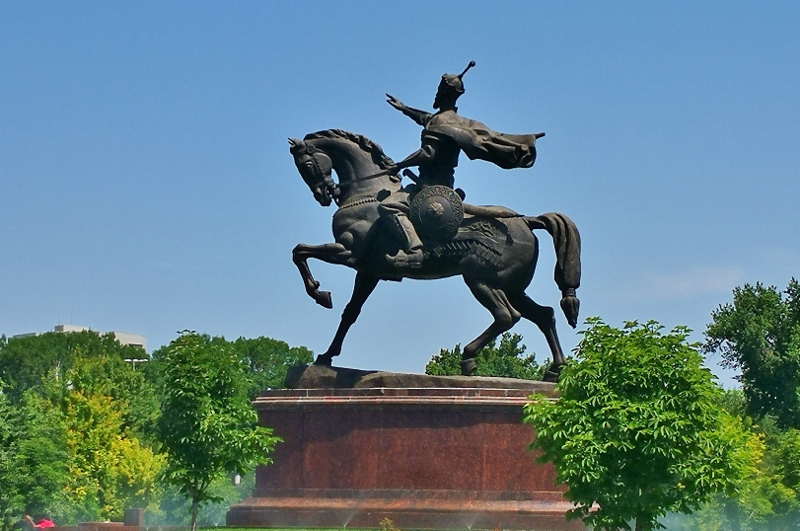 Das Amir Timur-Denkmal. Amir Timur oder auch Tamerlan war ein Schwiegersohn Dschingis Khans und ein brutaler und tyrannischer Herrscher