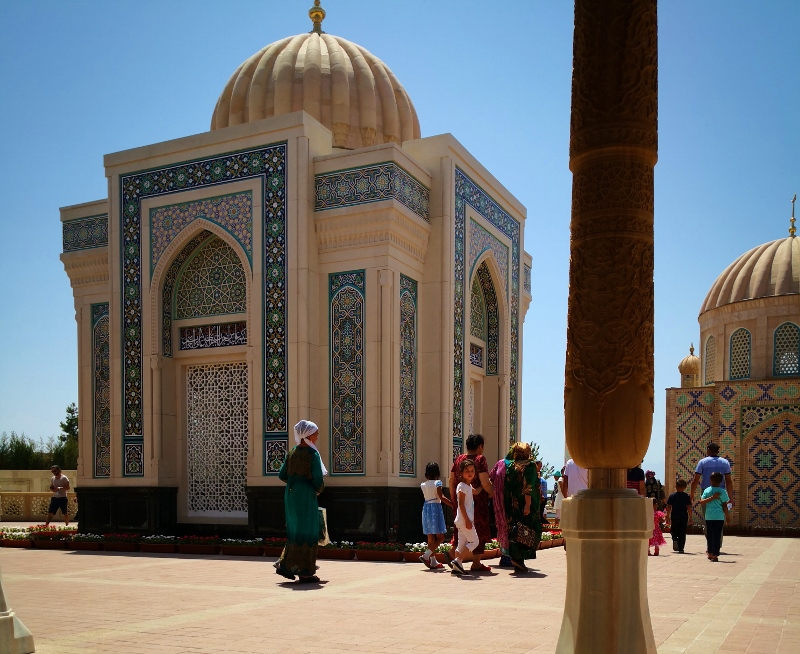 Das Mausoleum für Islom Karimov ist gut besucht