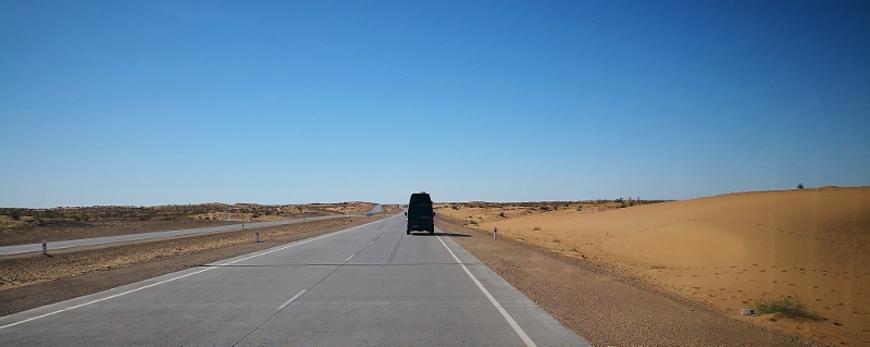 Endlose Fahrt durch endlose Wüste