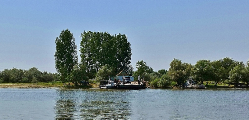 Nur mit Fähren kann man über einige der vielen Wasserarme gelangen