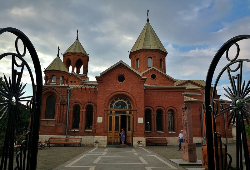 ... und auch eine christliche Kirche