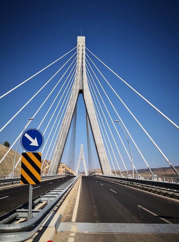 Die neue Brücke über den Atatürk-Stausee