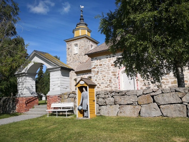 Die wunderschöne Steinkirche von Munsala