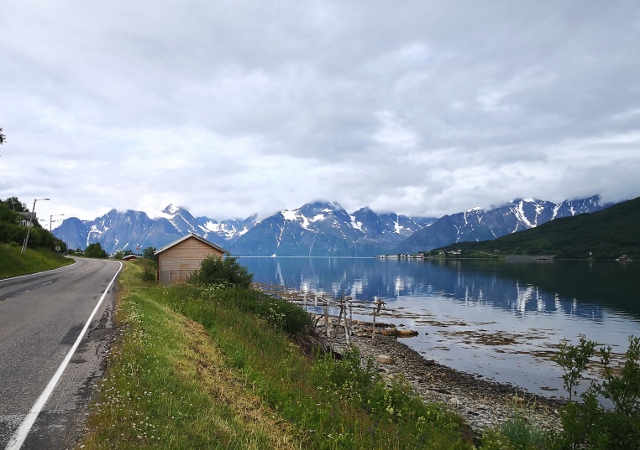 Fahrt entlang des Lyngenfjords